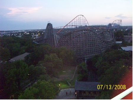 Six Flags Over Texas photo, from ThemeParkInsider.com
